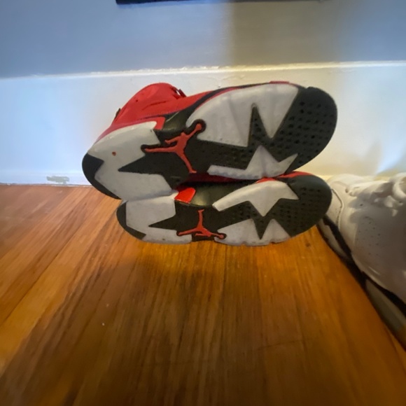 Athletic_Shoes